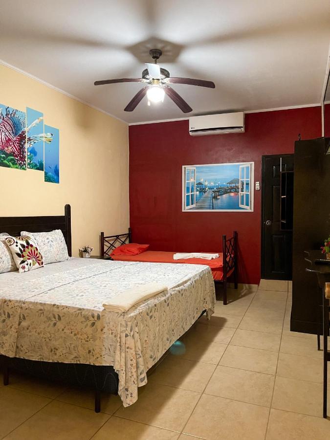 B Aparts Hotel Coxen Hole Zewnętrze zdjęcie