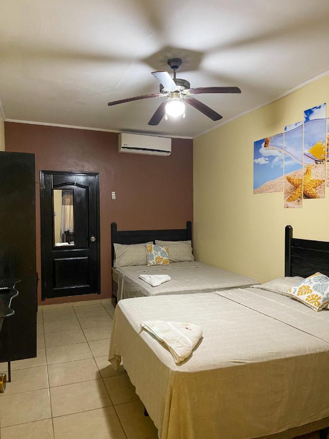 B Aparts Hotel Coxen Hole Zewnętrze zdjęcie