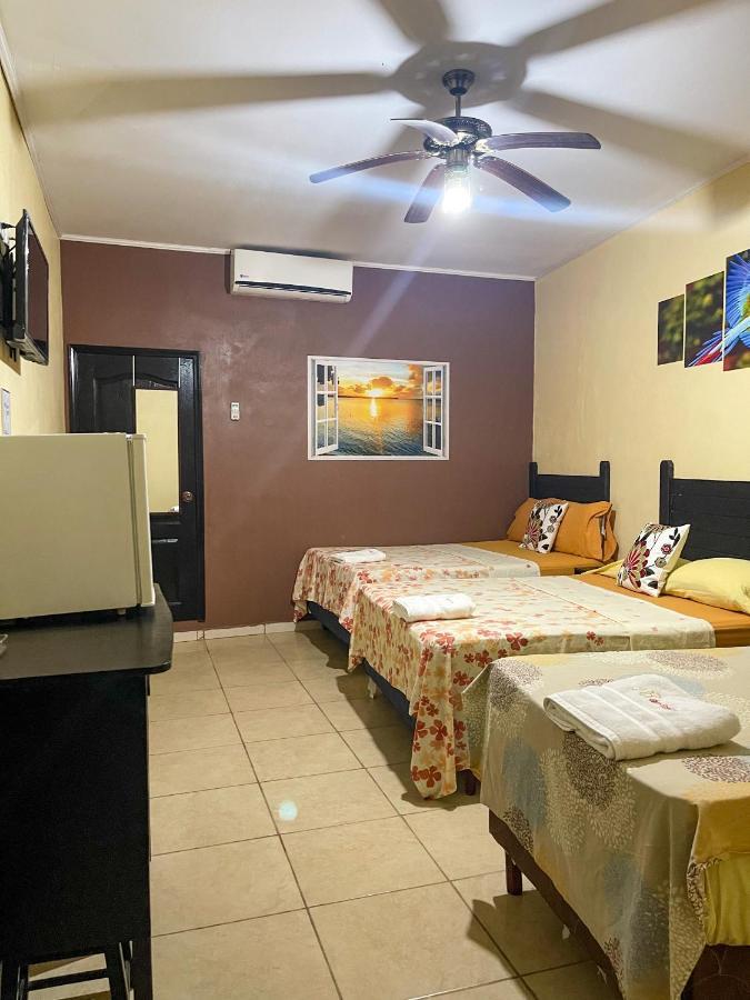 B Aparts Hotel Coxen Hole Zewnętrze zdjęcie