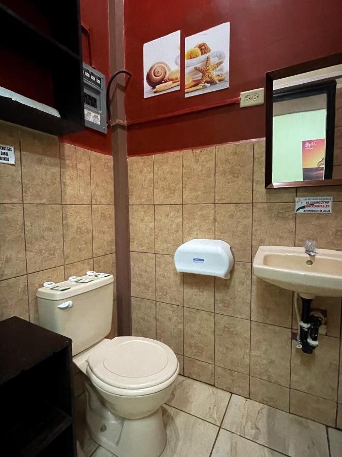B Aparts Hotel Coxen Hole Zewnętrze zdjęcie