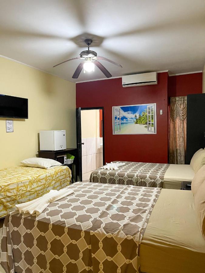 B Aparts Hotel Coxen Hole Zewnętrze zdjęcie
