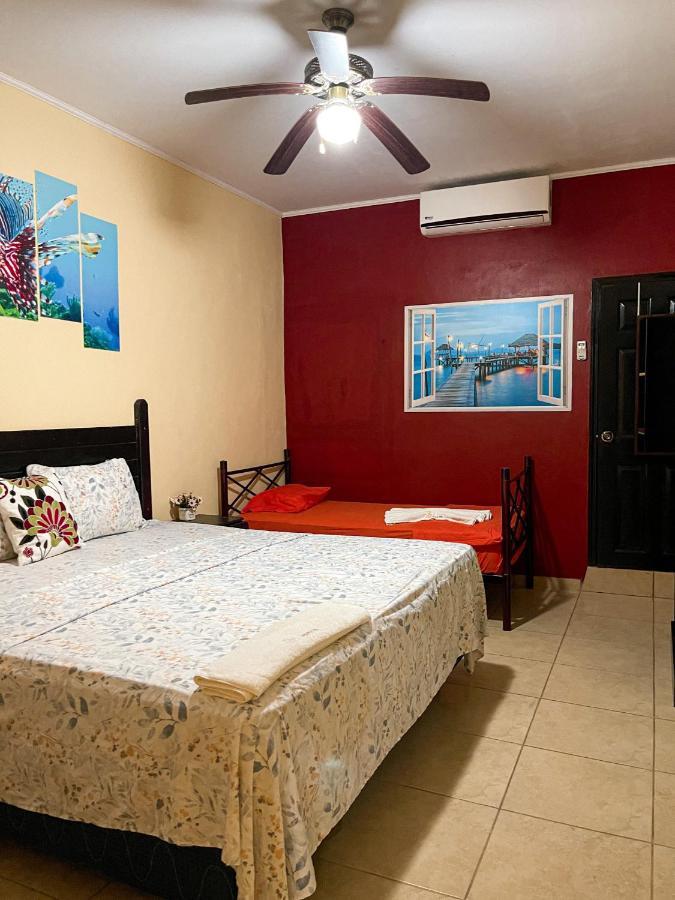 B Aparts Hotel Coxen Hole Zewnętrze zdjęcie