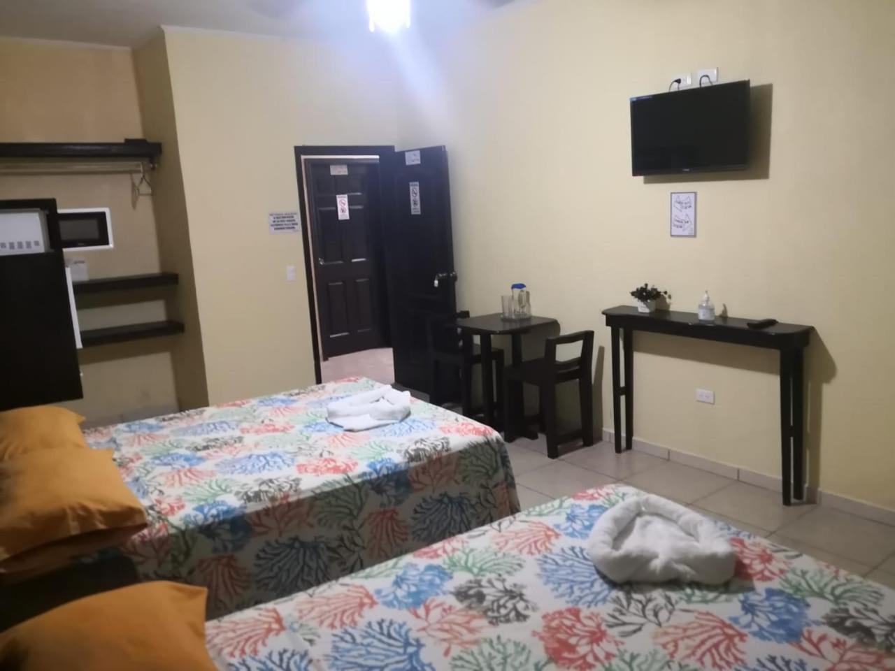 B Aparts Hotel Coxen Hole Zewnętrze zdjęcie