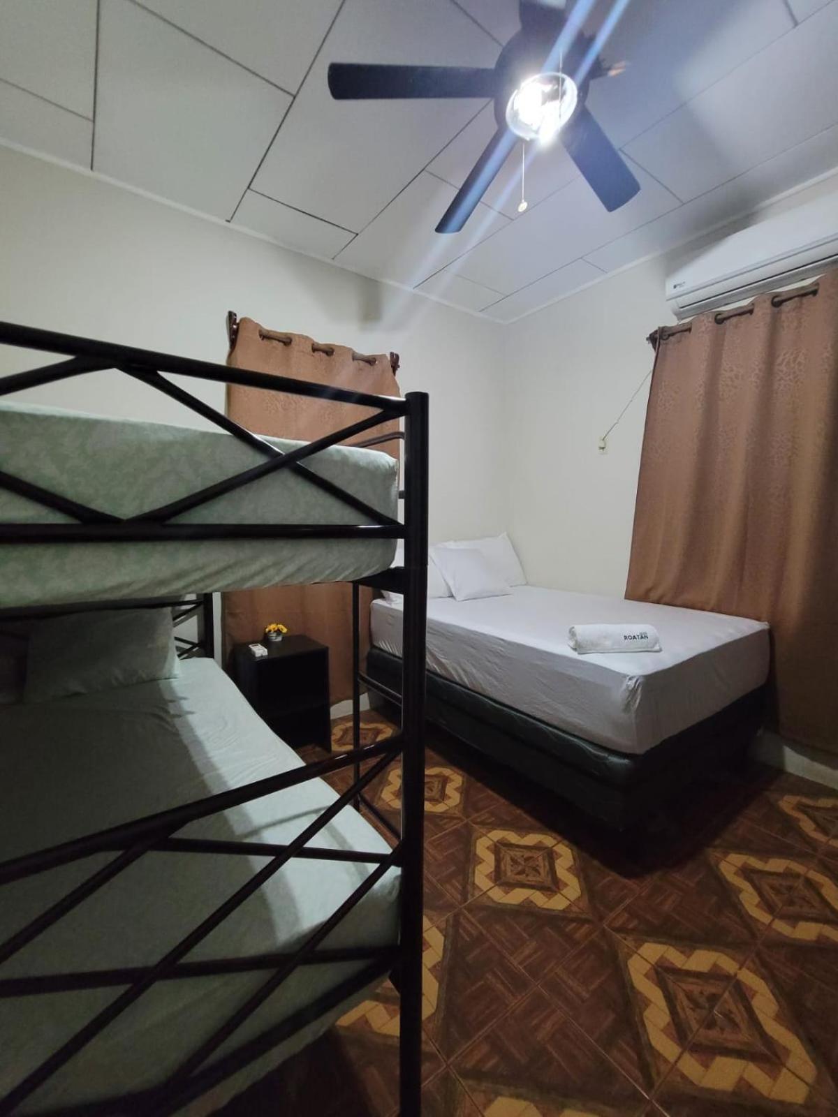 B Aparts Hotel Coxen Hole Zewnętrze zdjęcie