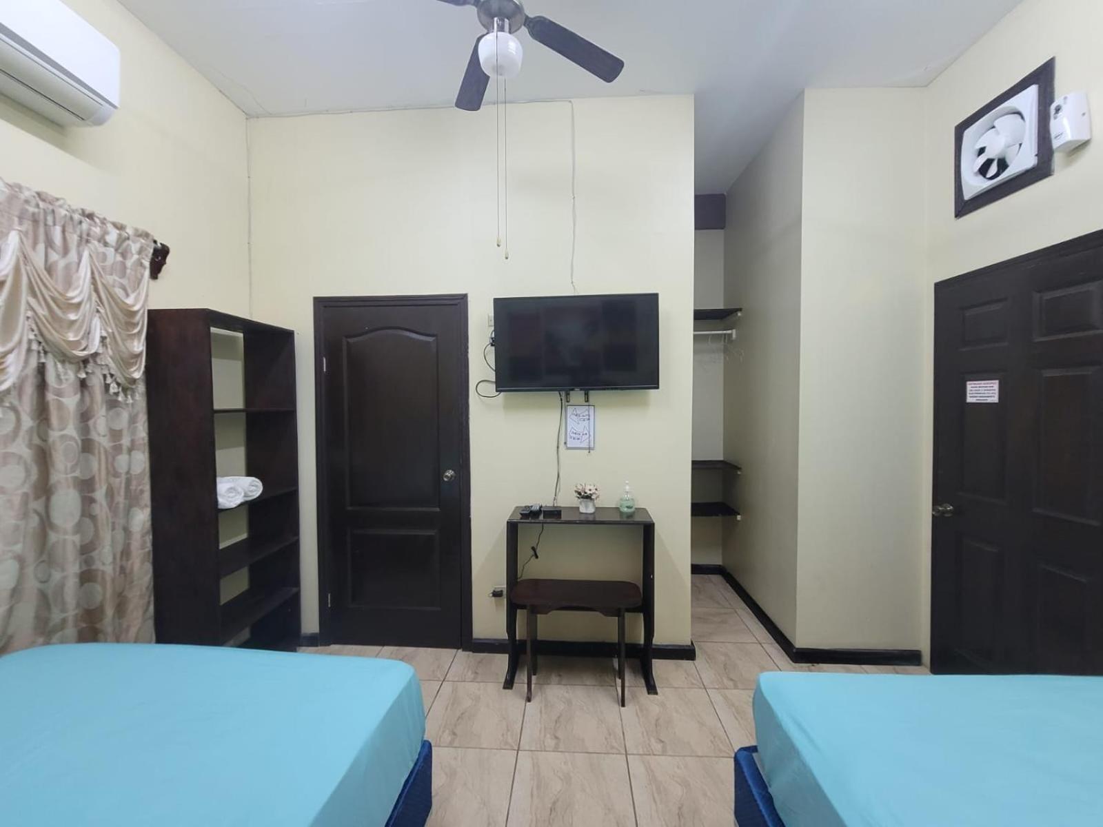 B Aparts Hotel Coxen Hole Zewnętrze zdjęcie