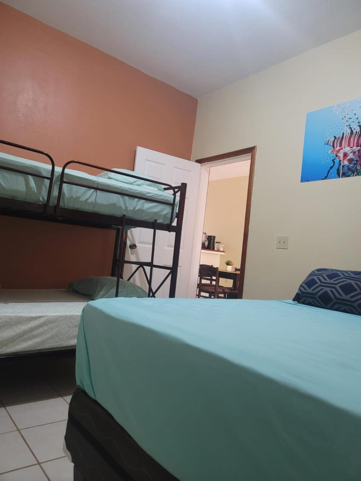 B Aparts Hotel Coxen Hole Zewnętrze zdjęcie