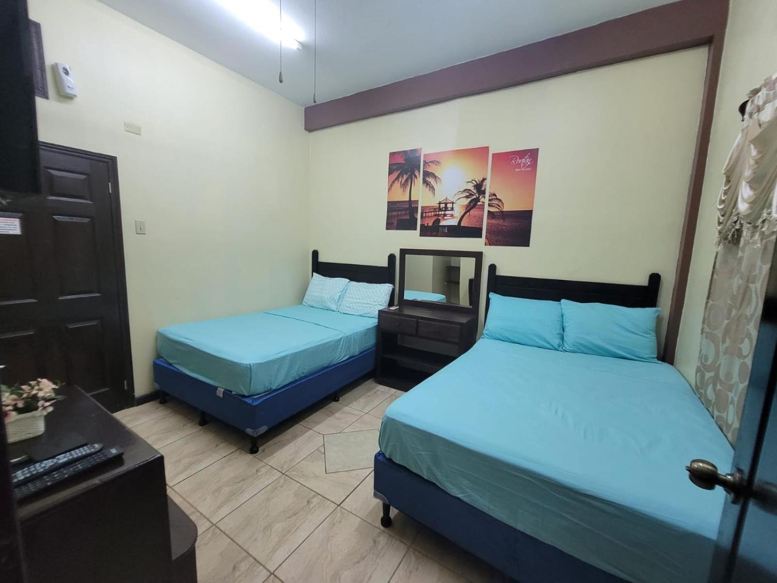B Aparts Hotel Coxen Hole Zewnętrze zdjęcie