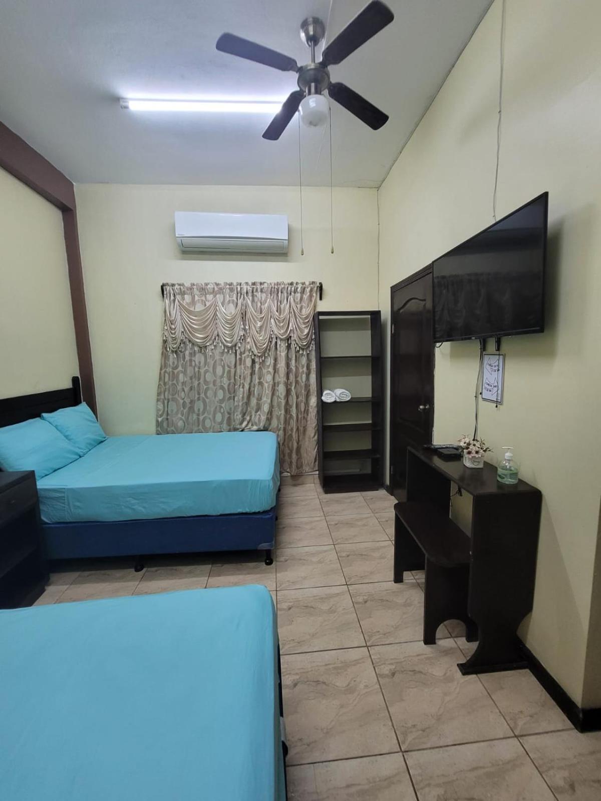 B Aparts Hotel Coxen Hole Zewnętrze zdjęcie