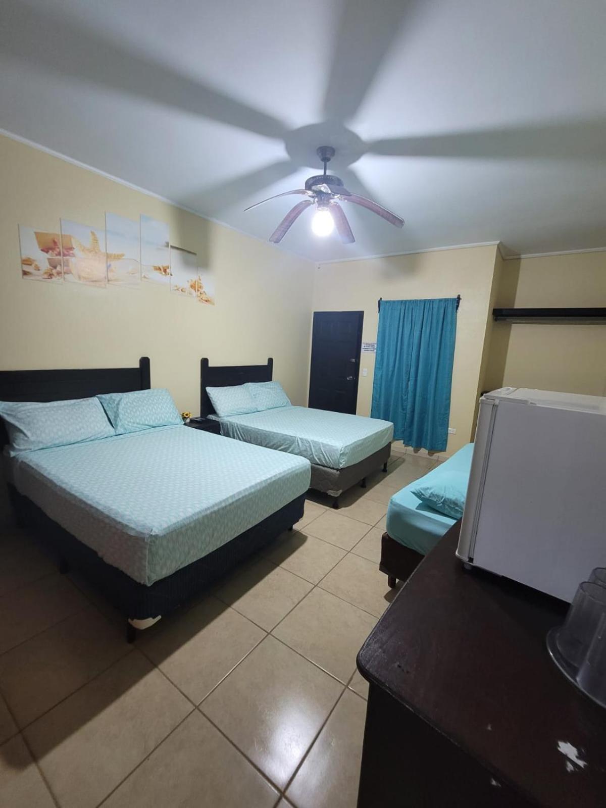 B Aparts Hotel Coxen Hole Zewnętrze zdjęcie