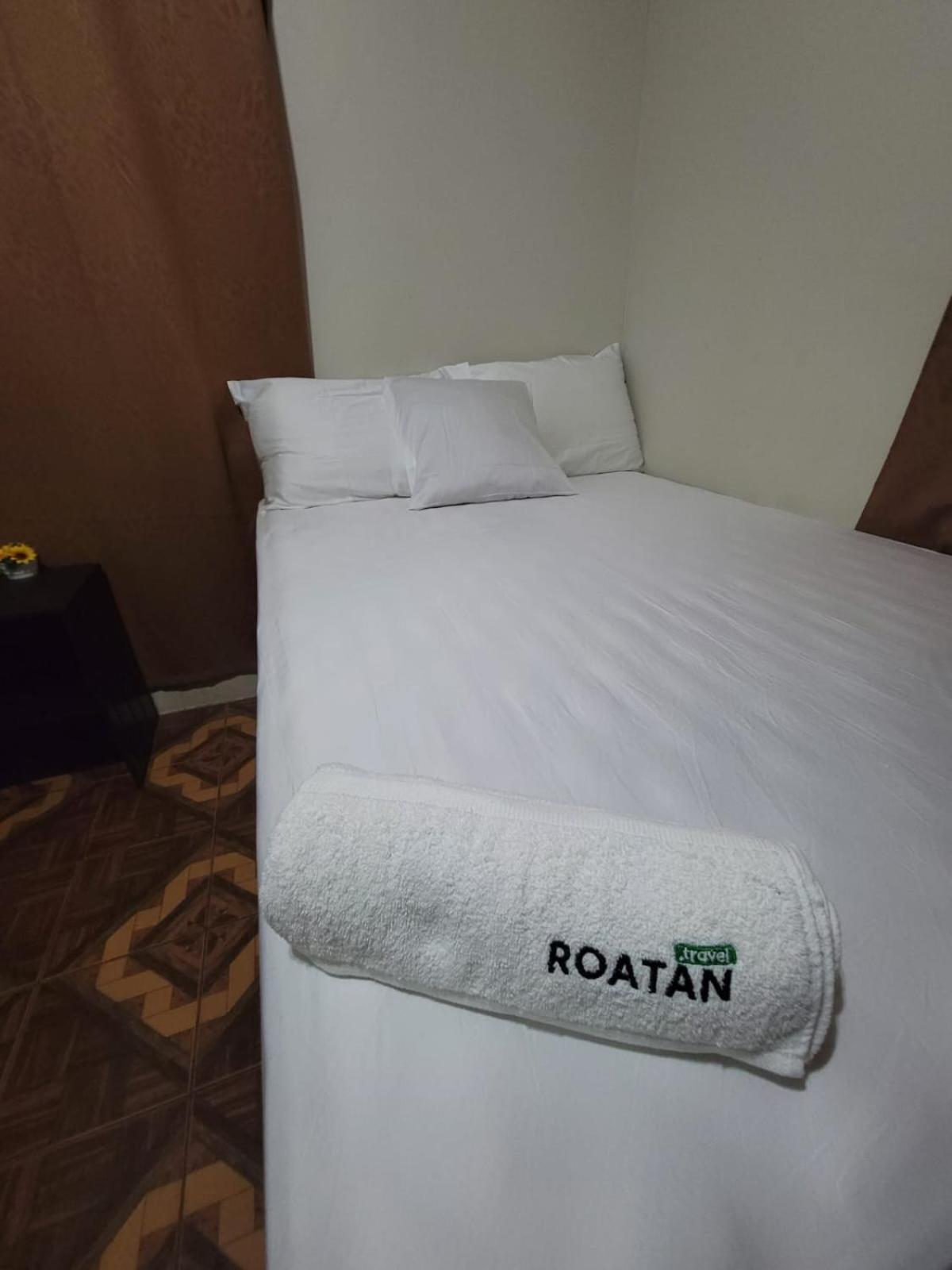 B Aparts Hotel Coxen Hole Zewnętrze zdjęcie