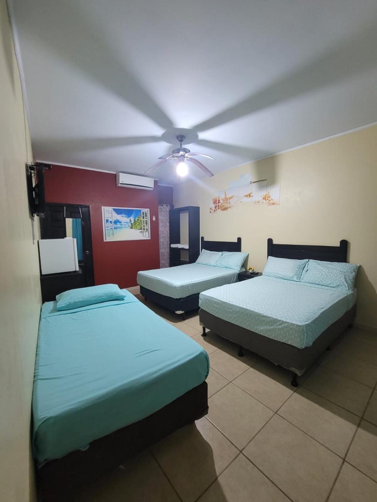 B Aparts Hotel Coxen Hole Zewnętrze zdjęcie