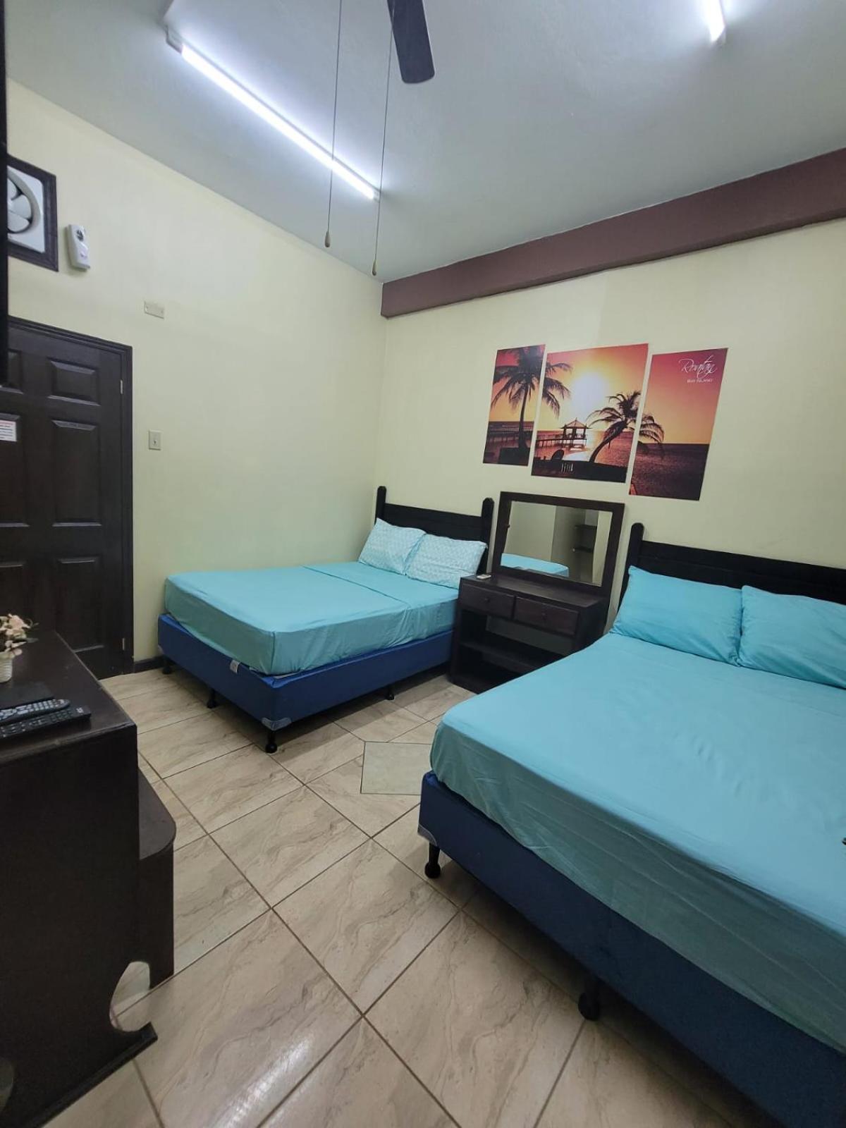 B Aparts Hotel Coxen Hole Zewnętrze zdjęcie