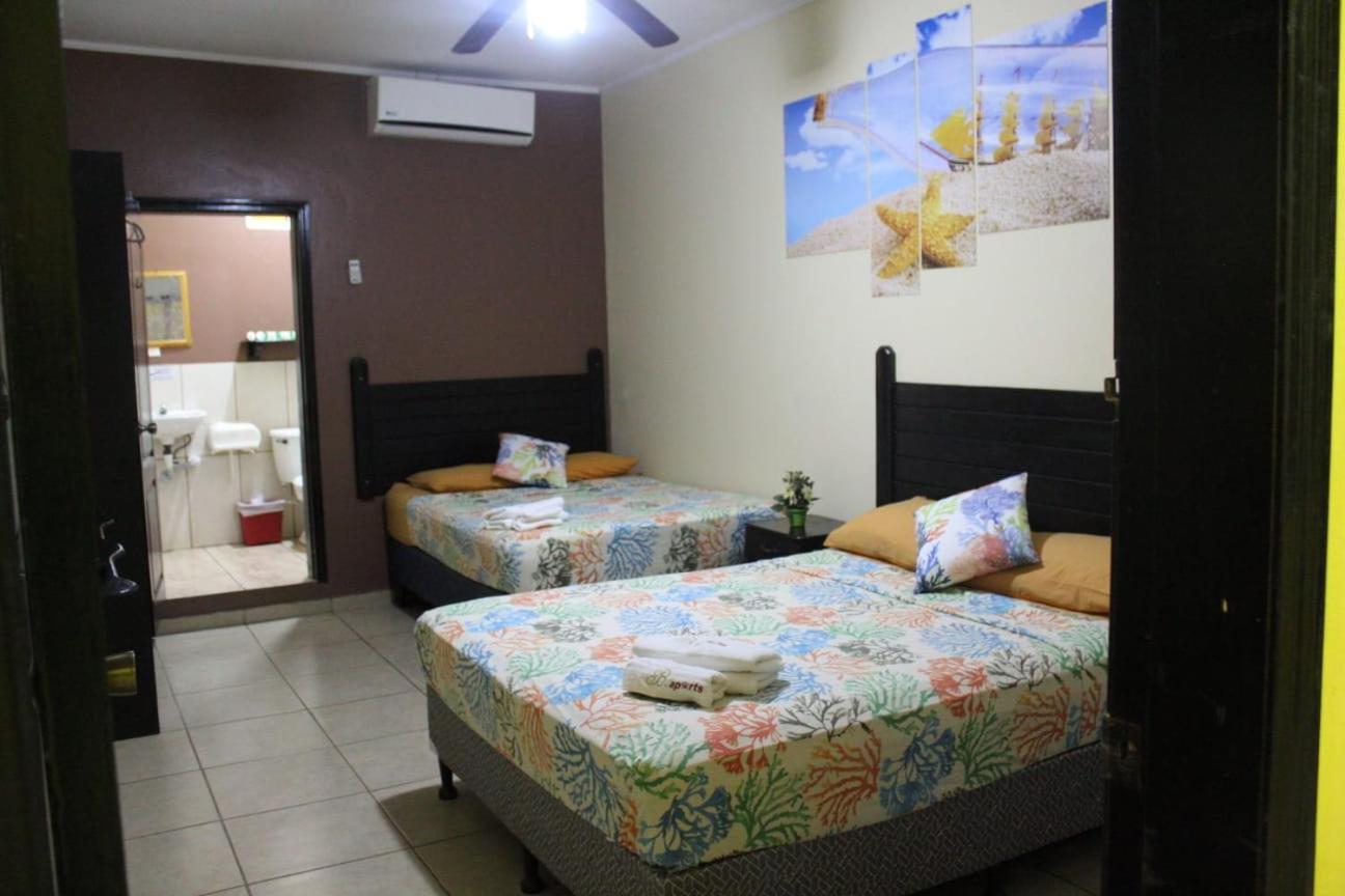 B Aparts Hotel Coxen Hole Zewnętrze zdjęcie