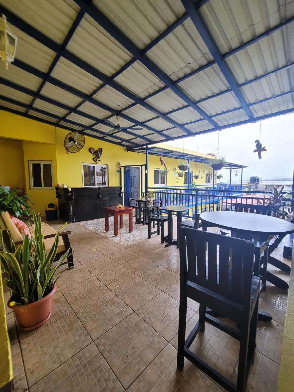 B Aparts Hotel Coxen Hole Zewnętrze zdjęcie